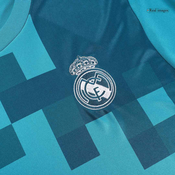 Real Madrid Retro Long Sleeve Third Jersey 2017/18 - Image 4